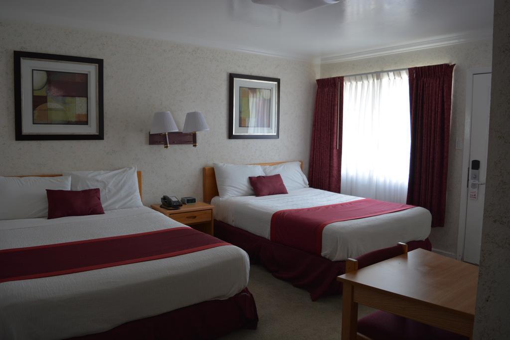 Double Queen Room